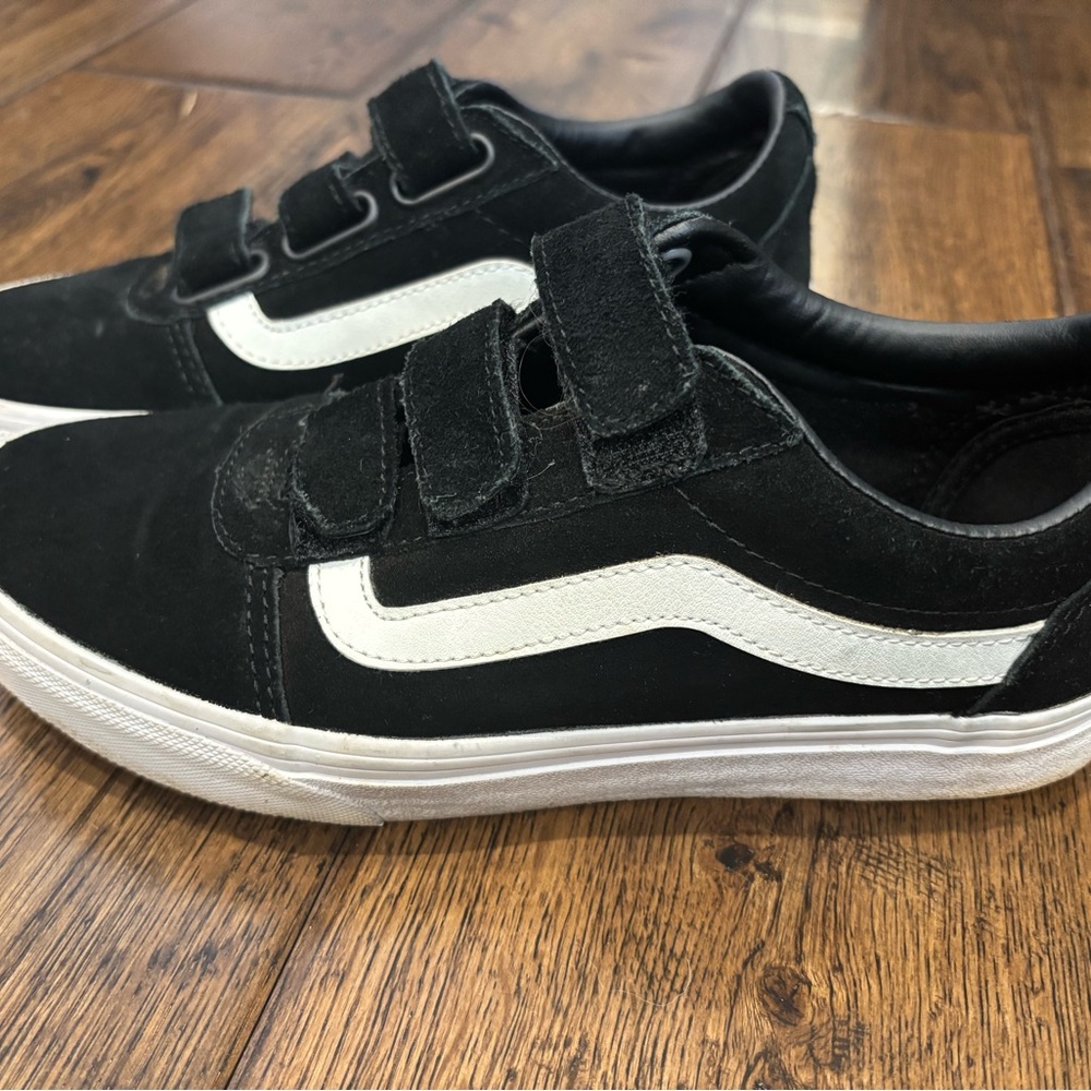 Women’s 6 Vans sneakers